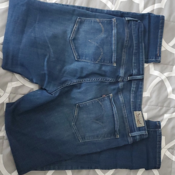 Levis Jeans - Picture 4 of 4